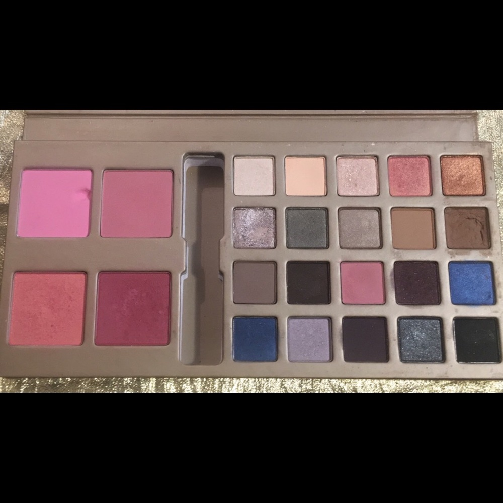 Stila “A Whole Lot Of Love” 2015 Holiday Palette